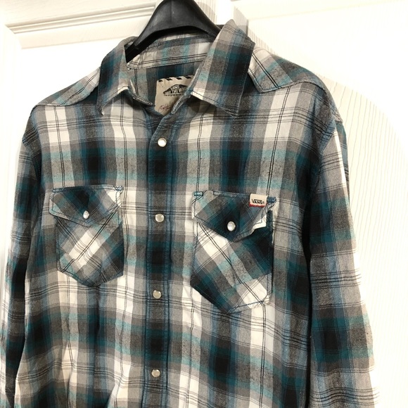 Vans Other - Vans Long Sleeve Button Up Men’s Size Large Vans Other - Vans Long Sleeve Button Up Men’s Size Large